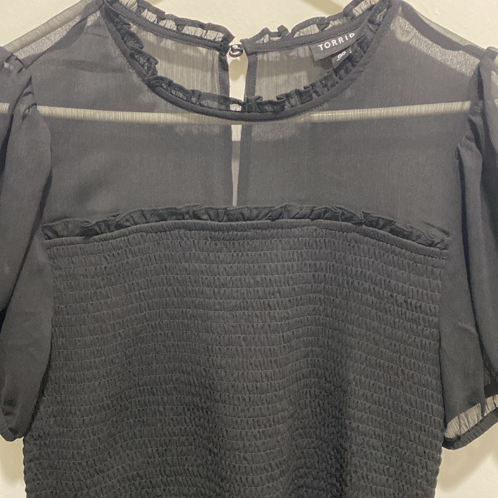 Chiffon Ruffle Mock Neck Smocked Crop Top Size 00 Bin O - Picture 8 of 10